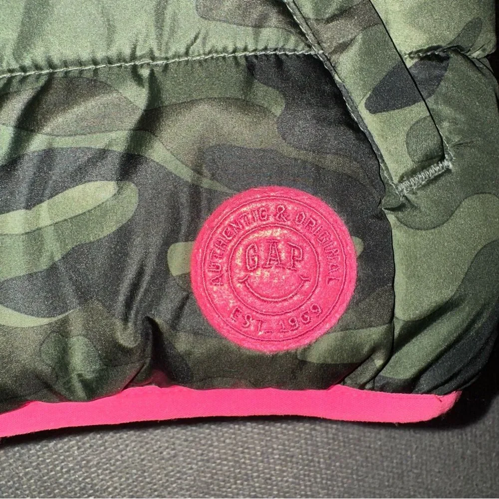 Gap size large camo ColdControl Max Cozy-Lined pink zip puffer Vest